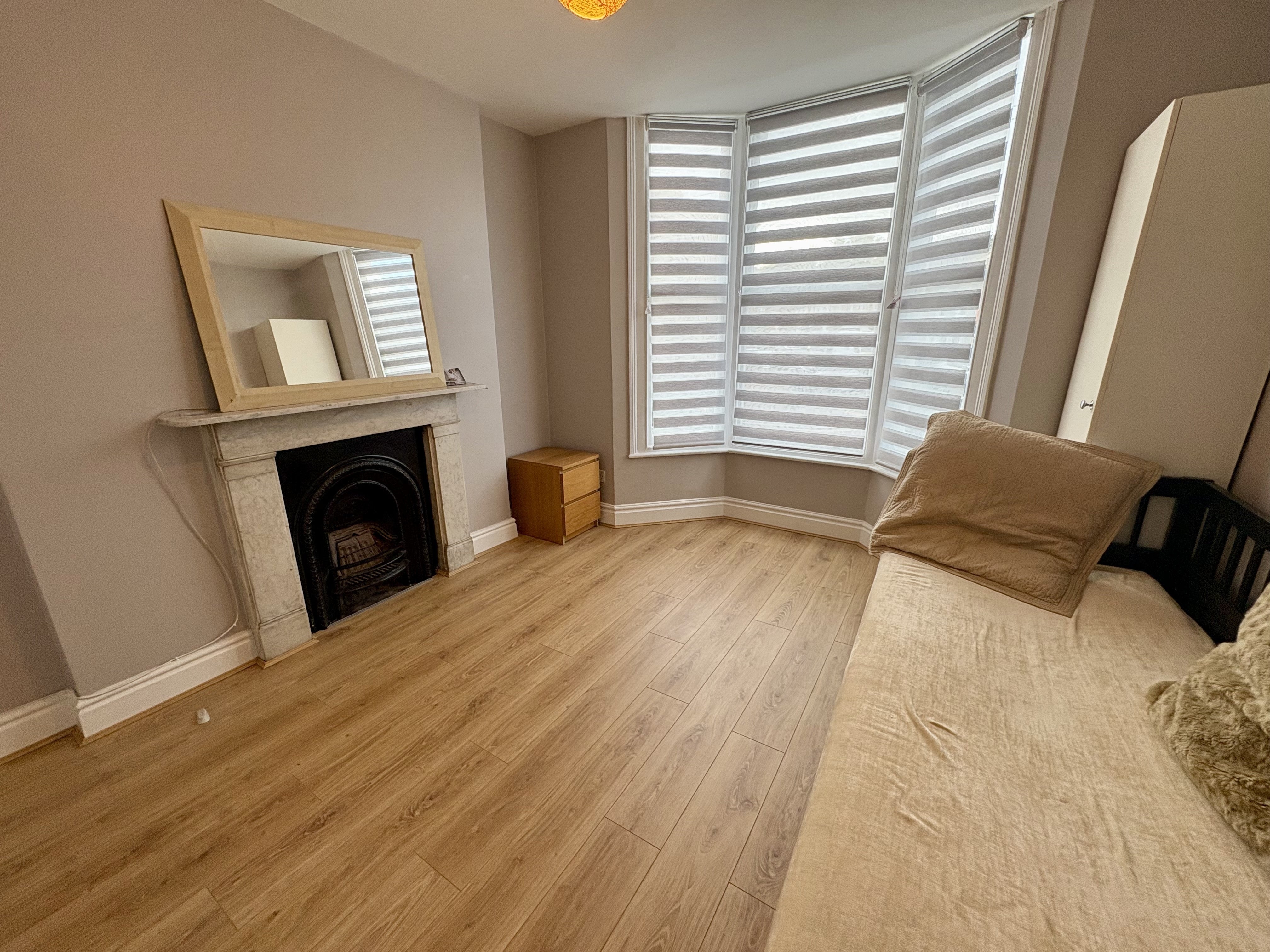 Flat Elswick Road in Greater London