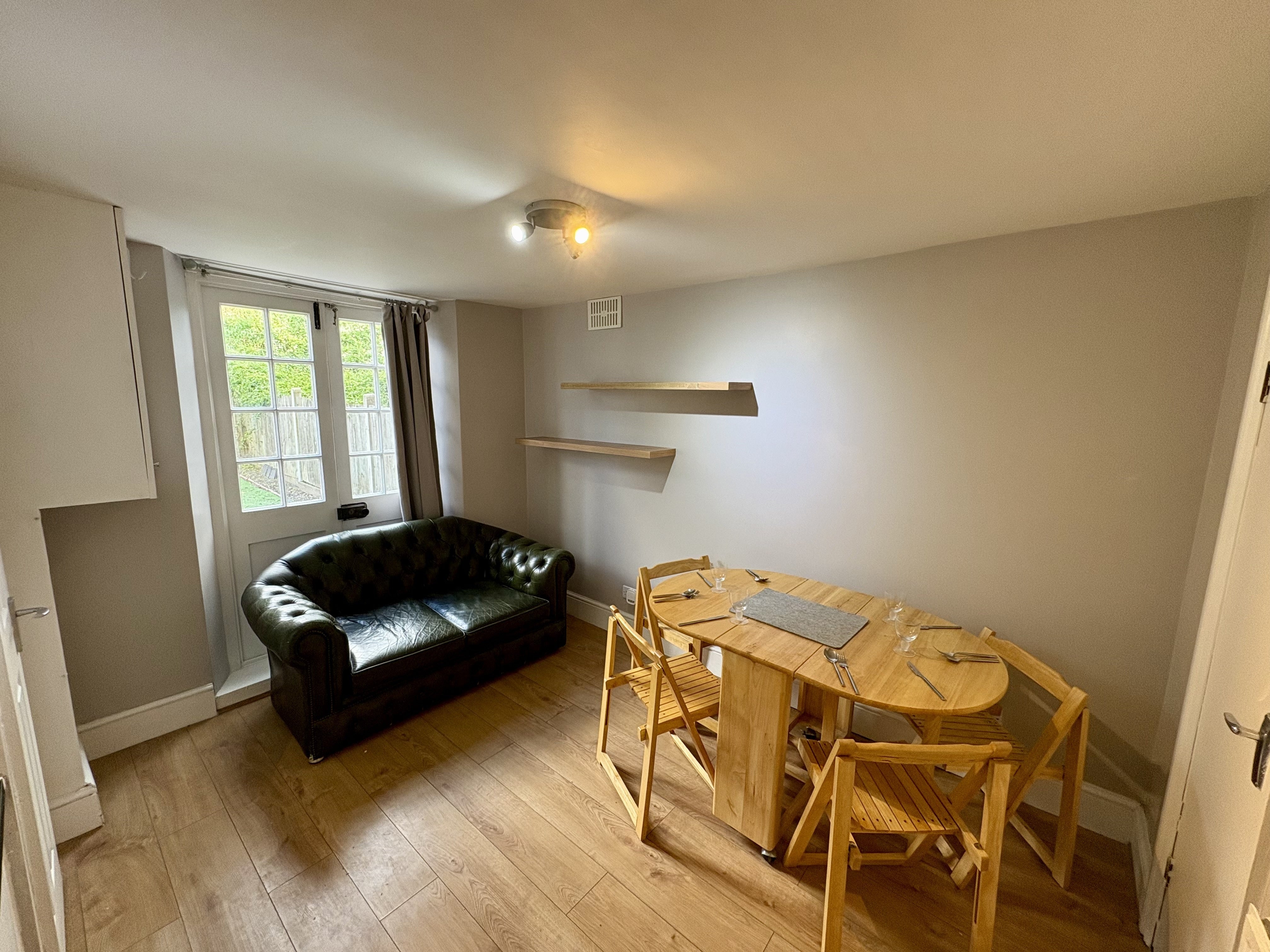 Flat Elswick Road in Greater London