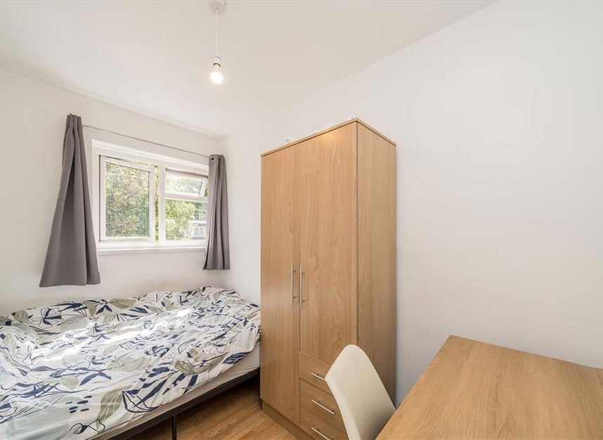 Flat New North Road in Greater London