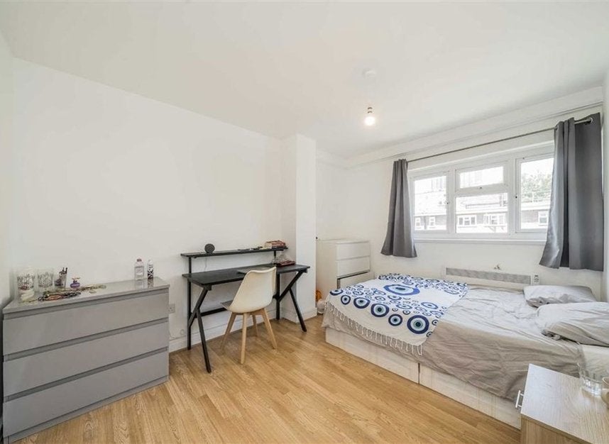 Flat New North Road in Greater London