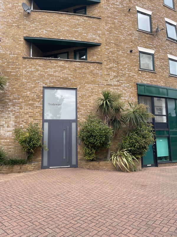 Room Rotherhithe Street in Greater London