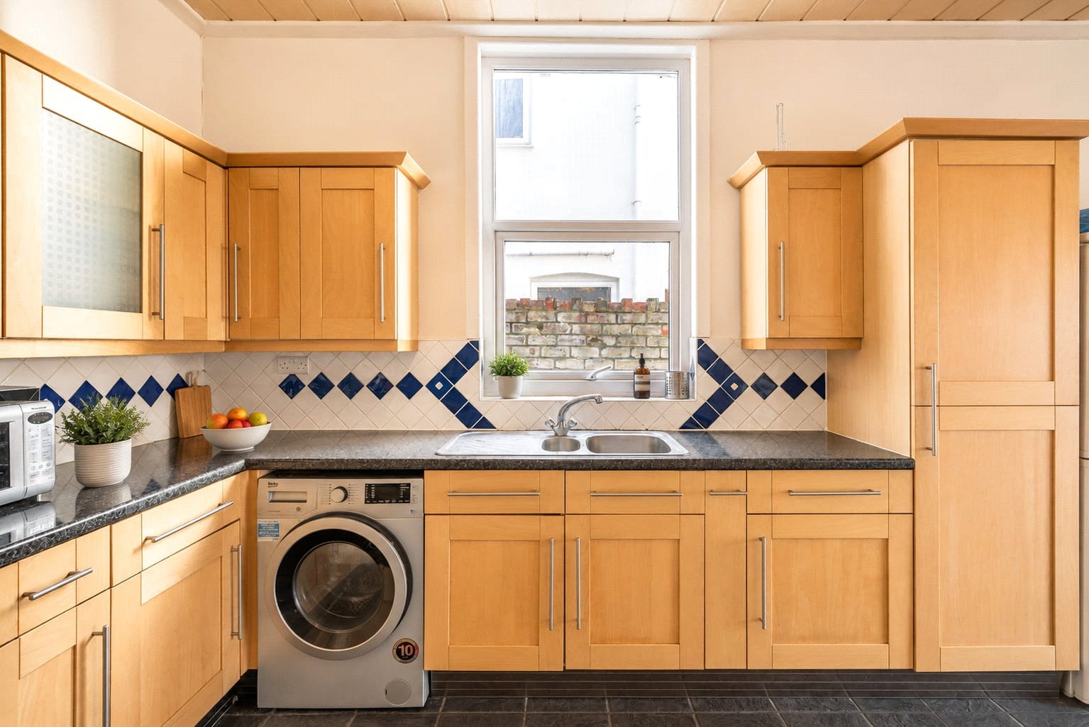 Room Harrowdene Road in Bristol