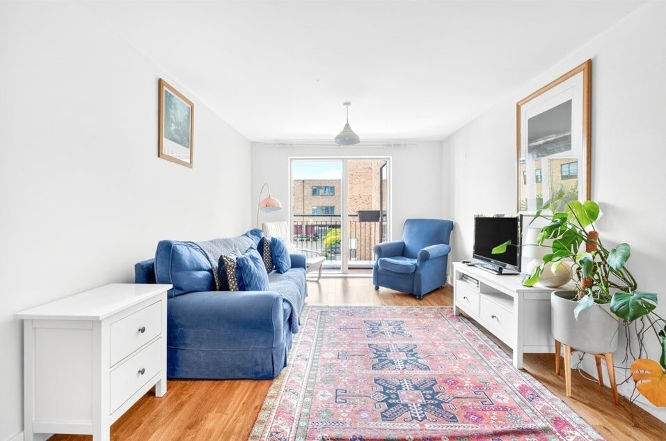 Flat Mildmay Avenue in Greater London