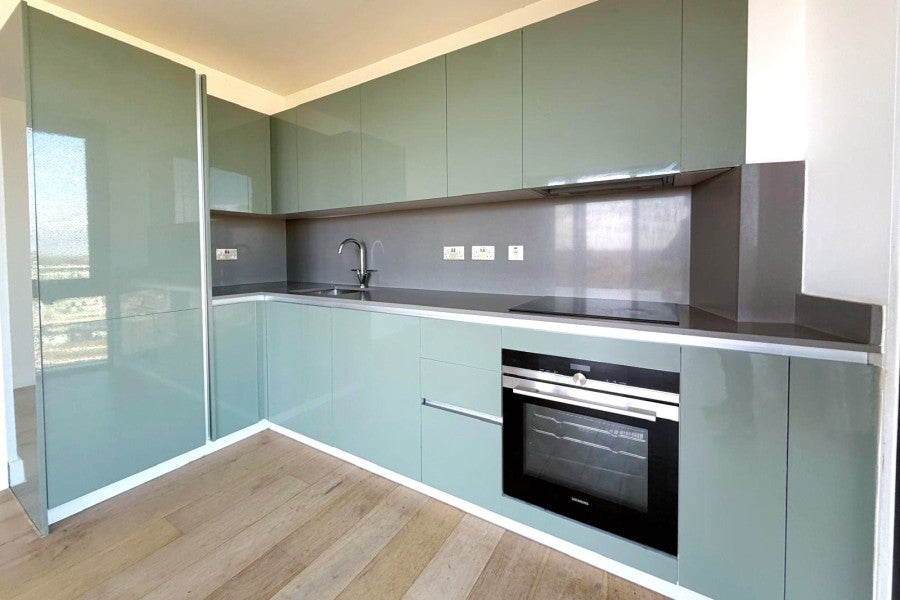 Flat Heathside Crescent in Woking
