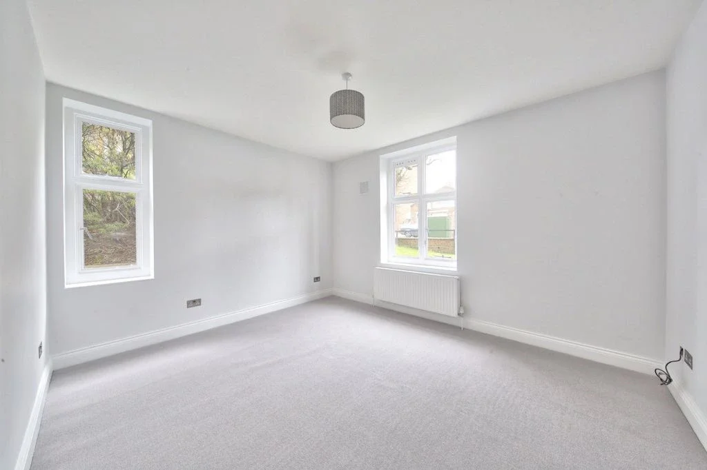 Flat Fairfield Drive in Greater London