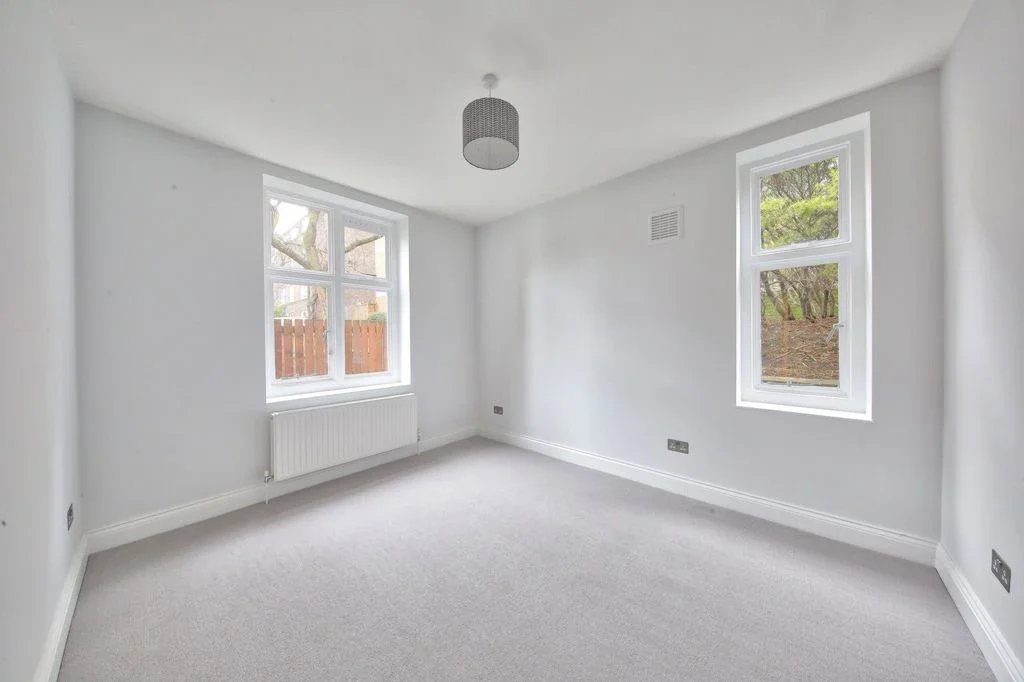 Flat Fairfield Drive in Greater London