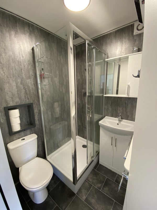 Room Standish Close in Bristol