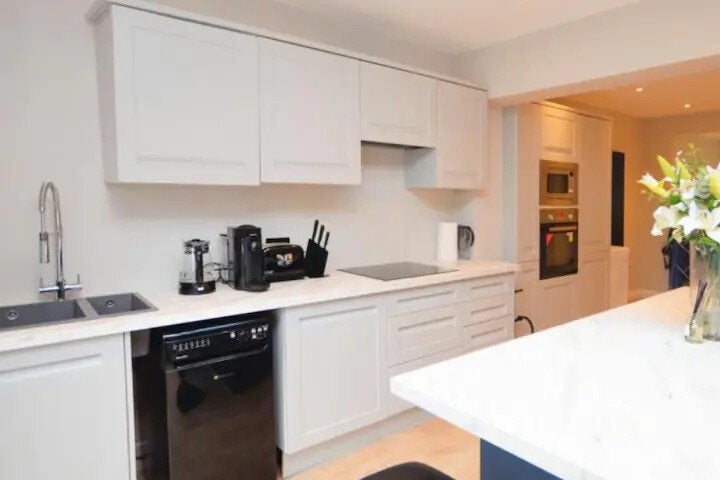 House Fanshawe Crescent in Greater London