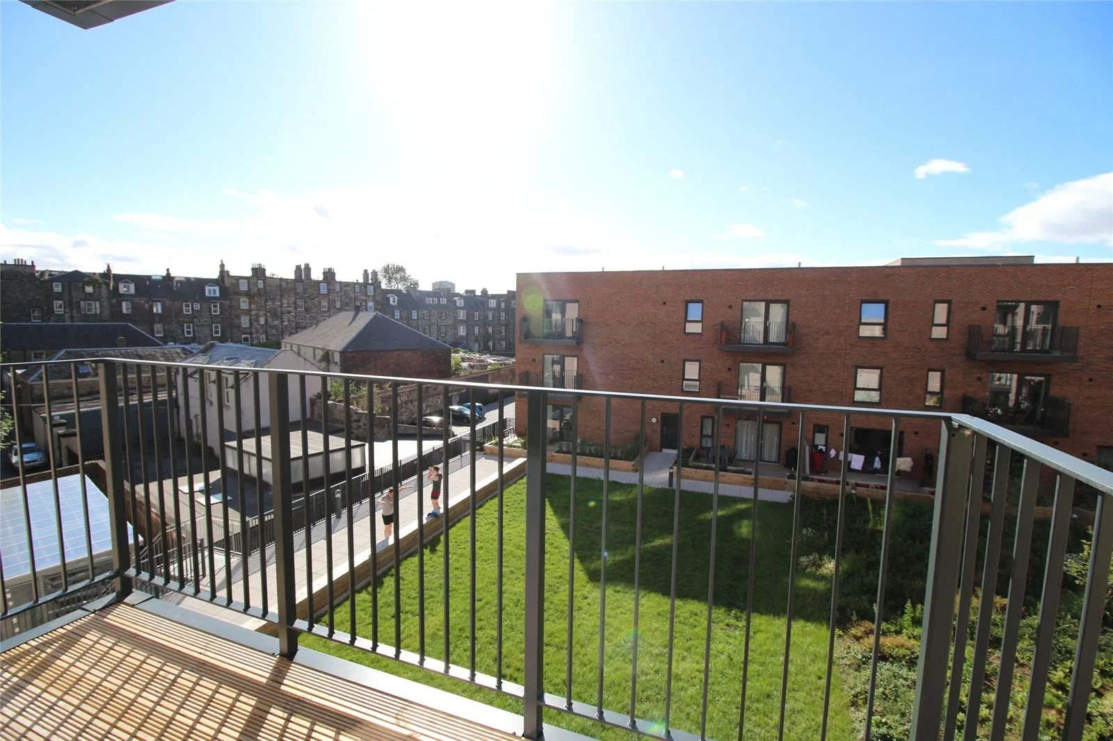 Flat Pillans Place in City of Edinburgh