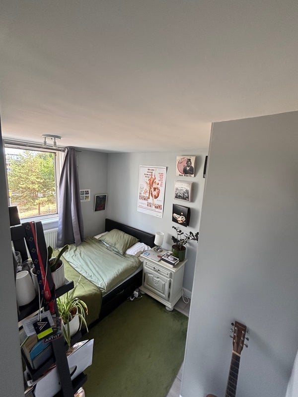 Room Balmes Road in Greater London