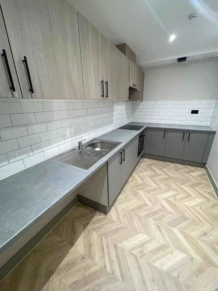 Flat Pendennis Road in Greater London