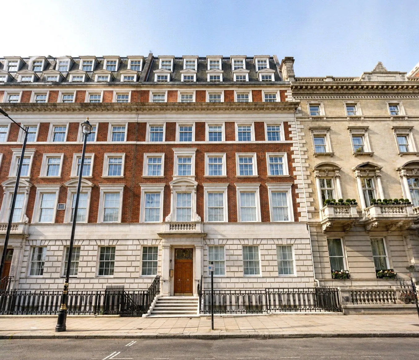 Flat Grosvenor Square in City of Westminster