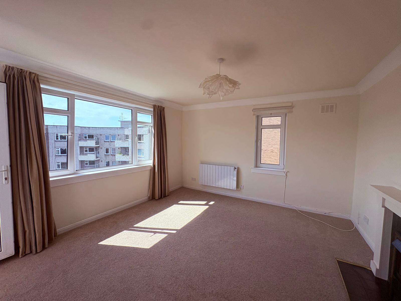 Flat Falcon Court in City of Edinburgh