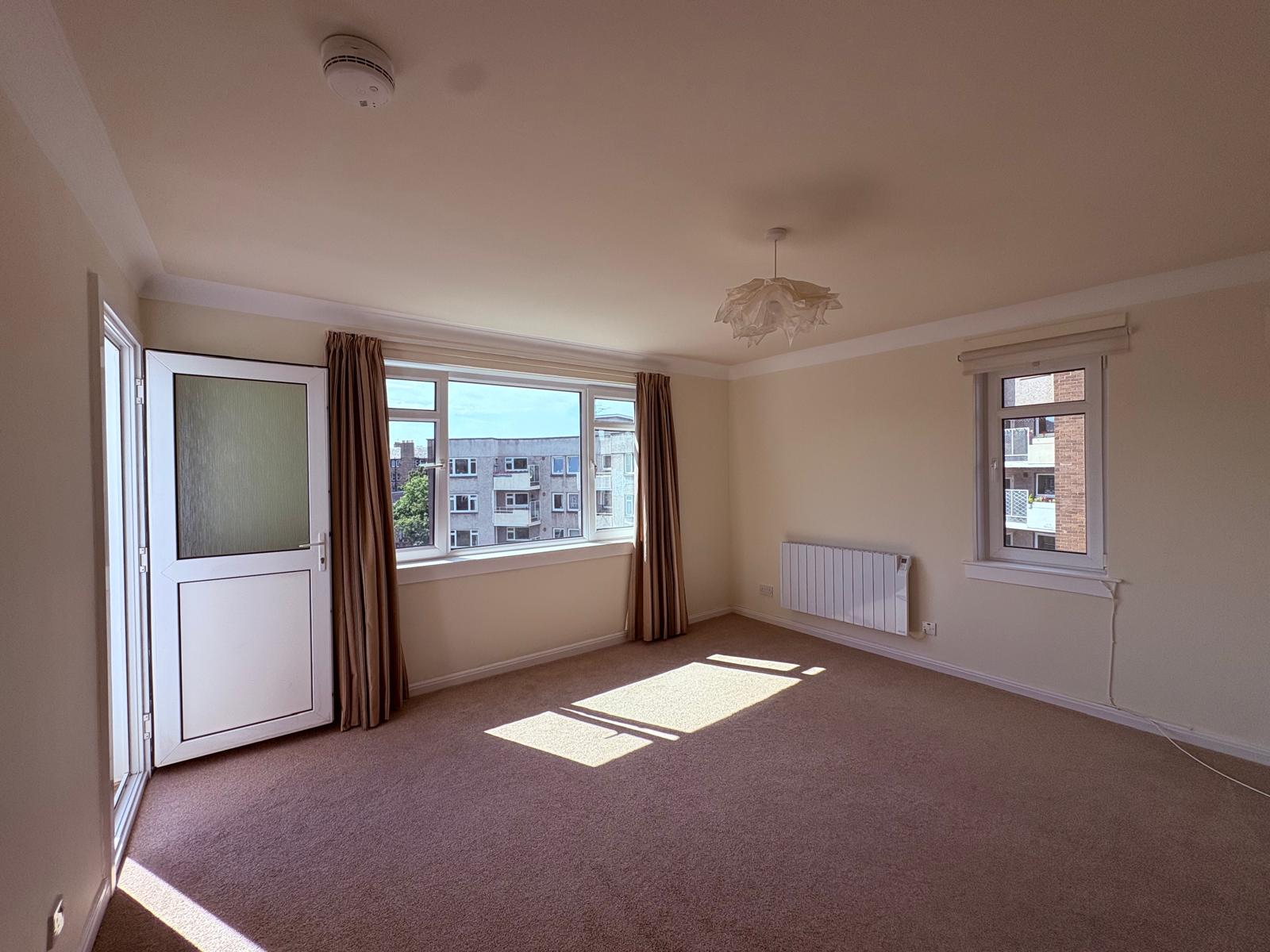 Flat Falcon Court in City of Edinburgh