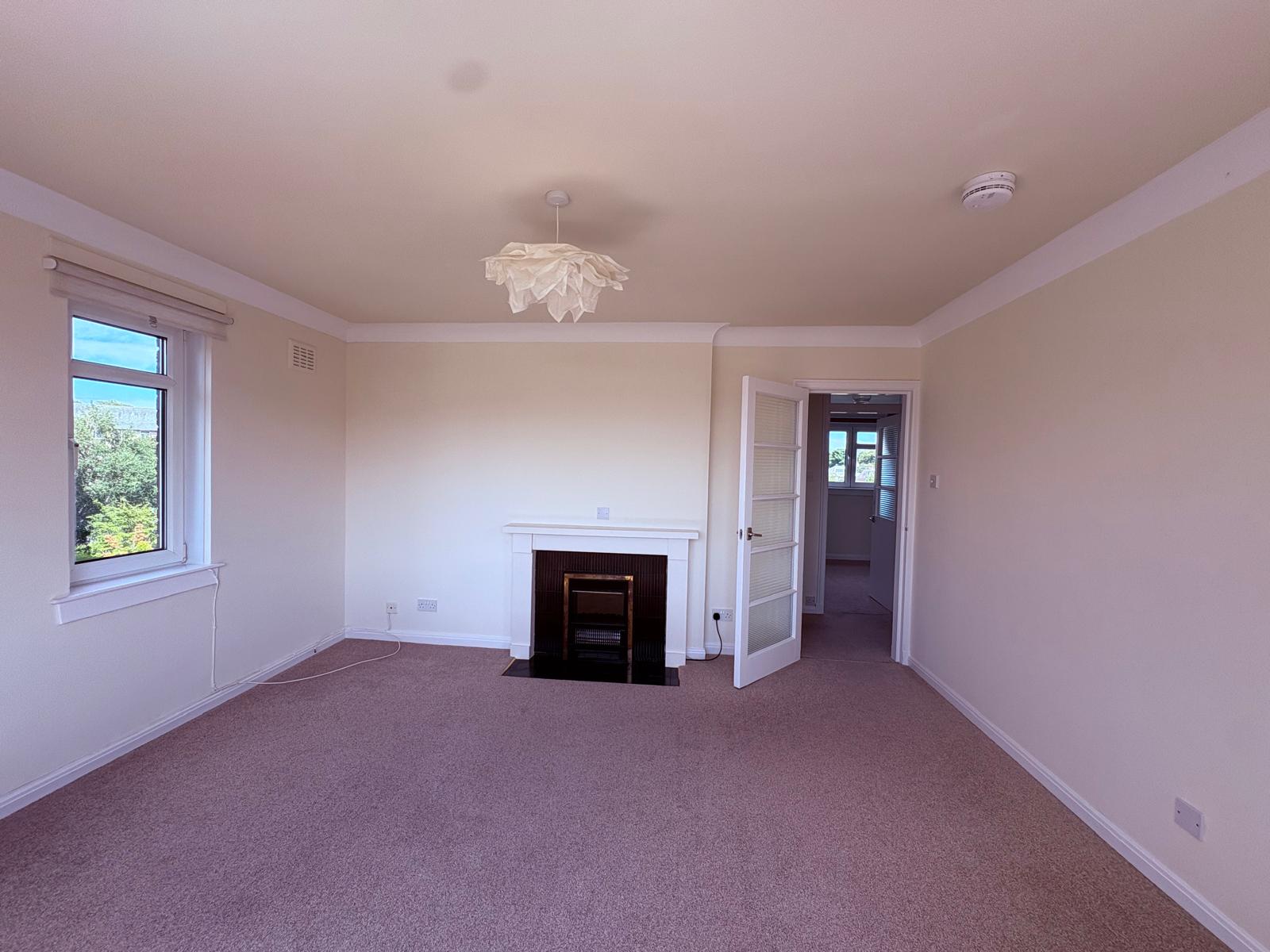Flat Falcon Court in City of Edinburgh