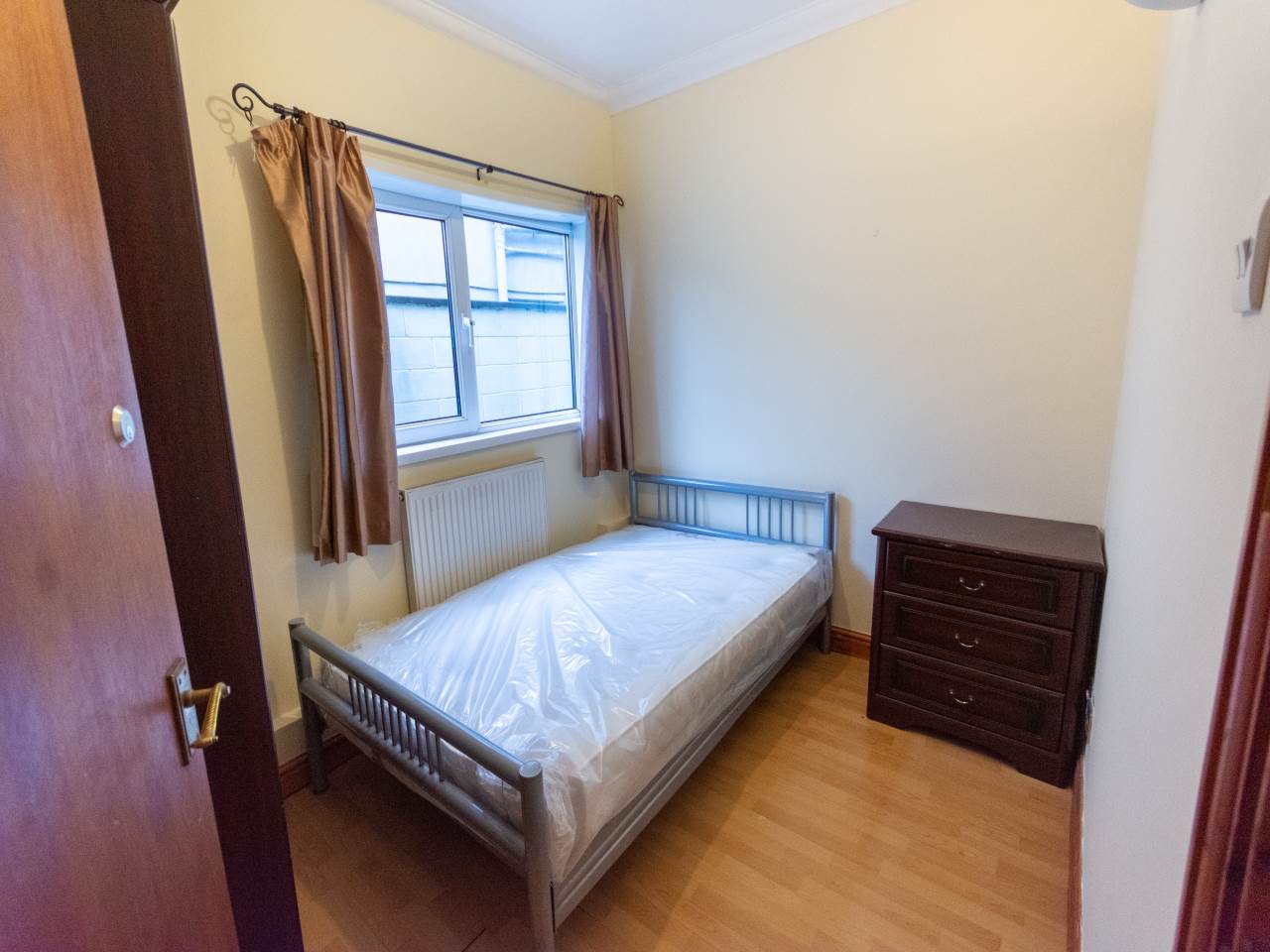Flat Monthermer Road in Cardiff