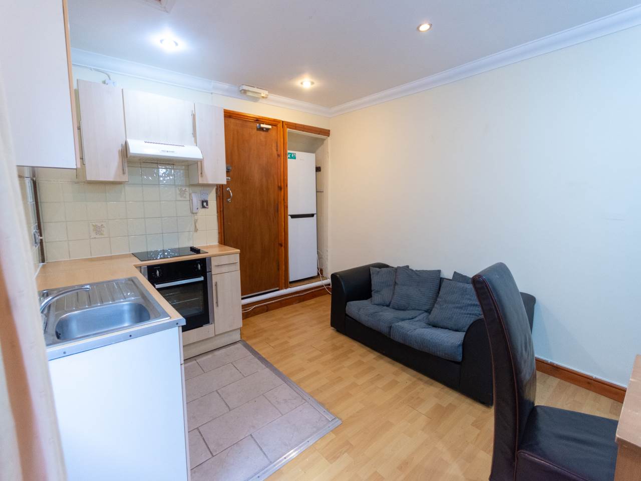 Flat Monthermer Road in Cardiff