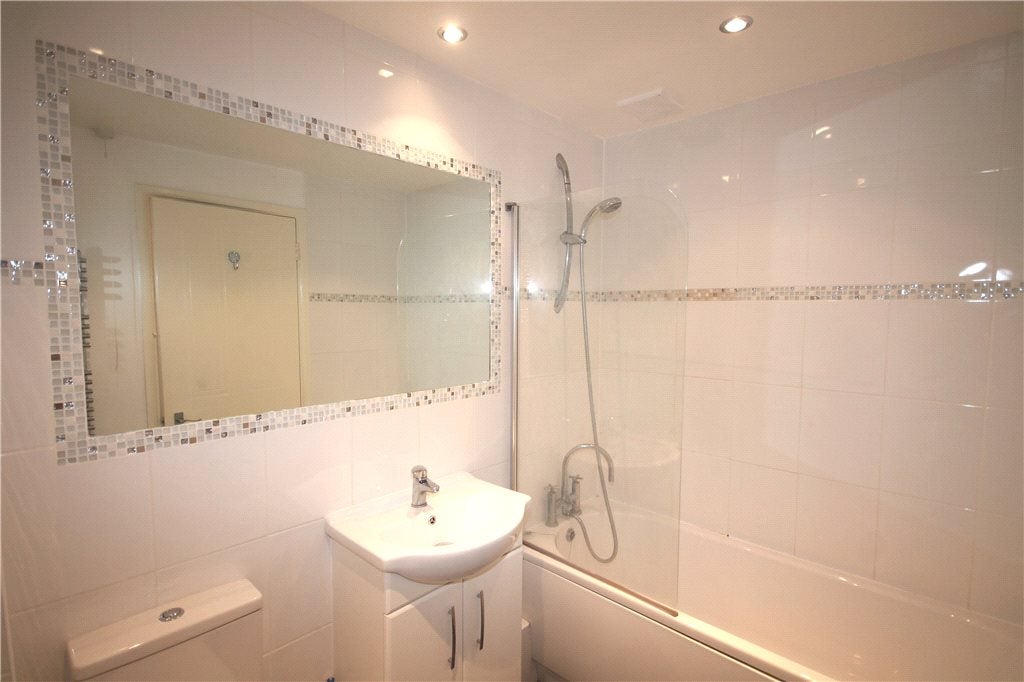 Flat Caraway Place in Greater London