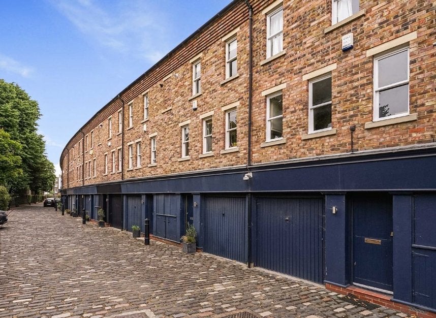House St Paul's Mews in Greater London