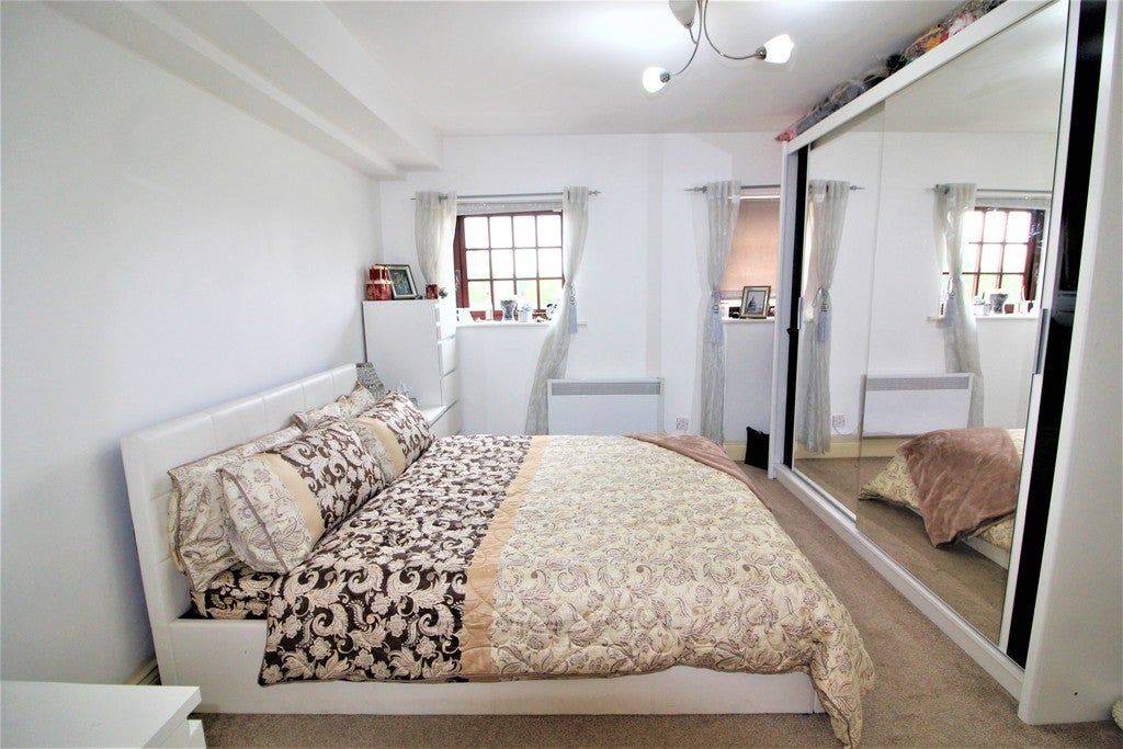 Flat Grand Drive in Greater London