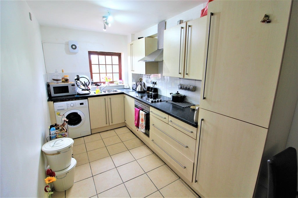 Flat Grand Drive in Greater London