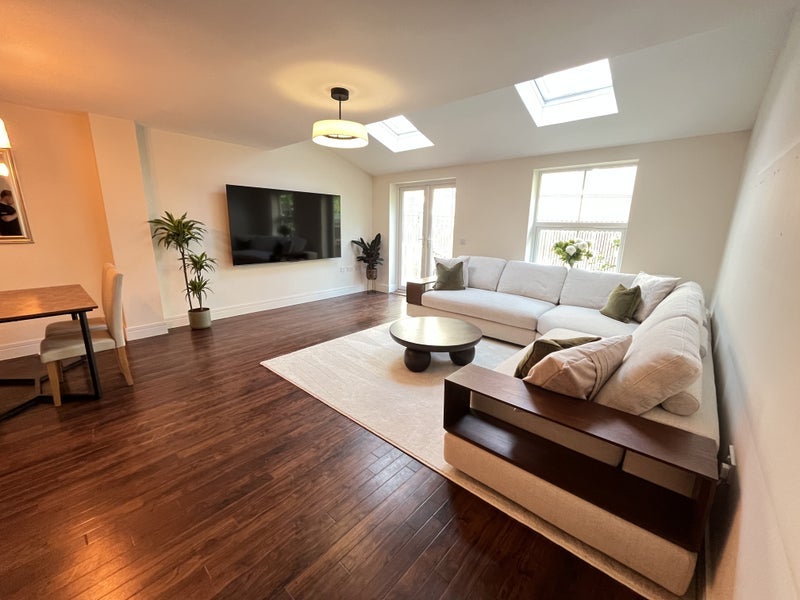 Room Weir Road in Greater London