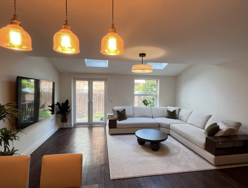 Room Weir Road in Greater London