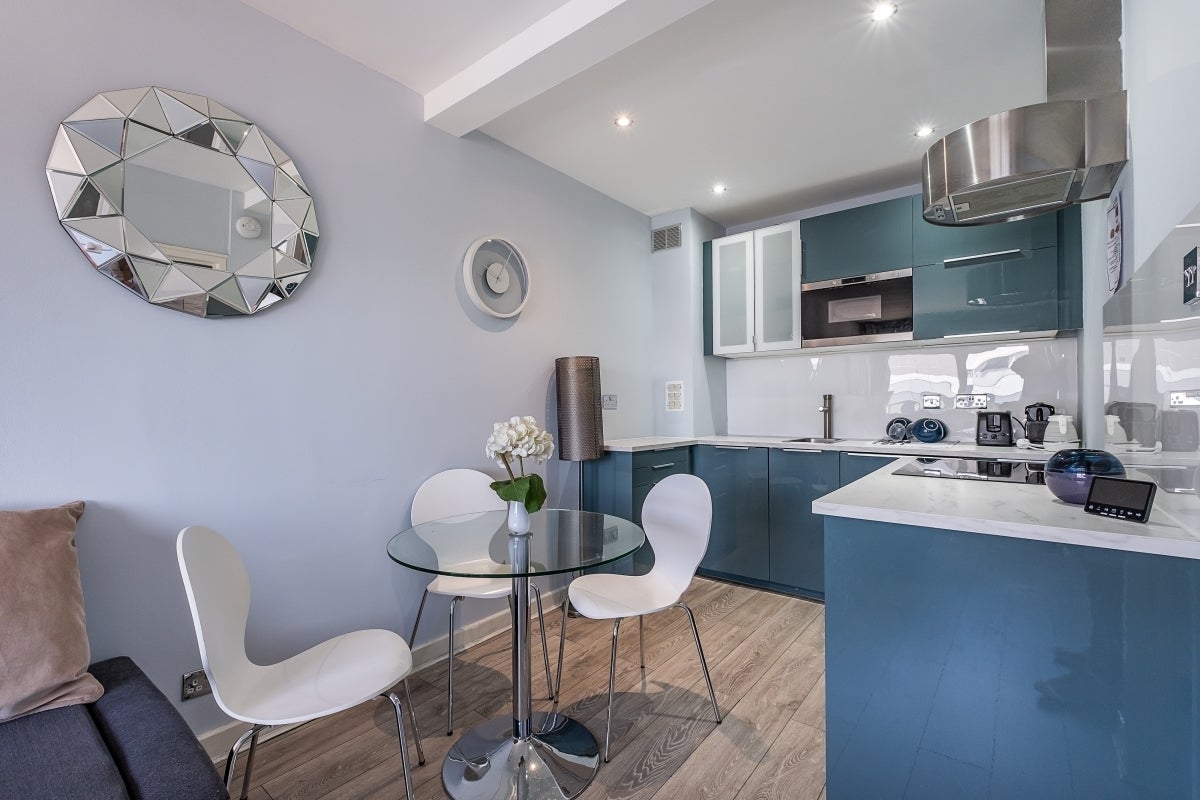 Flat Fitzroy Street in Greater London