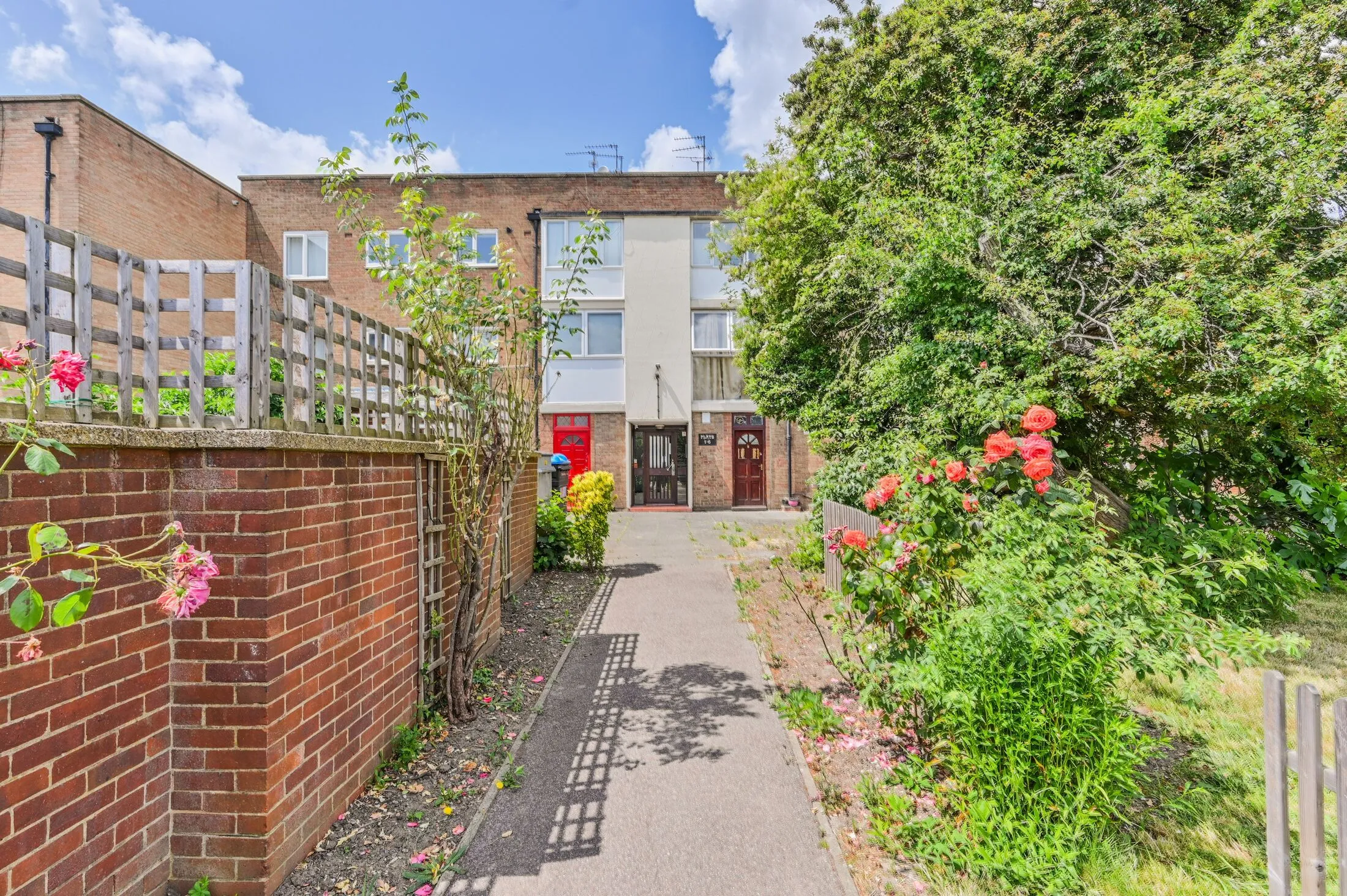 Flat Great Cambridge Road in Greater London