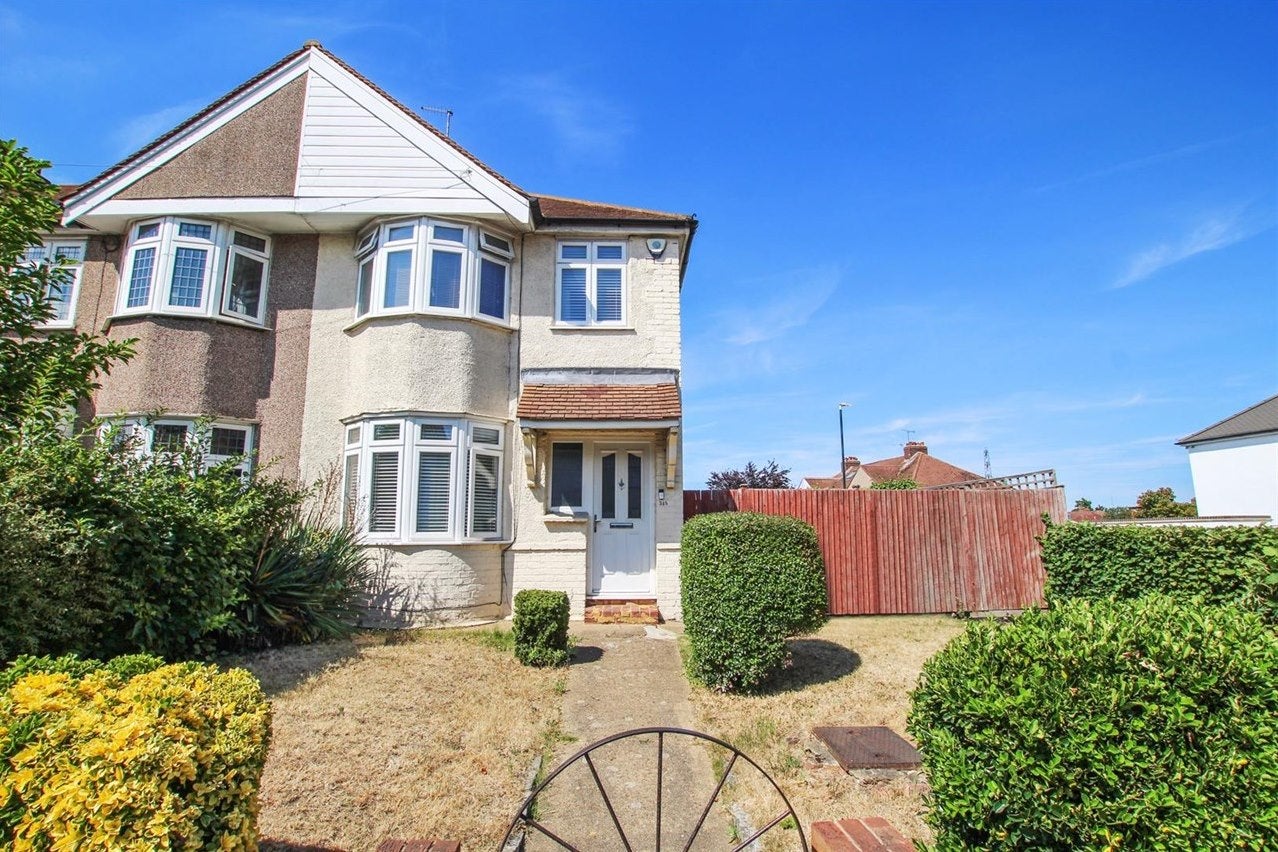 House Hurst Road in Greater London
