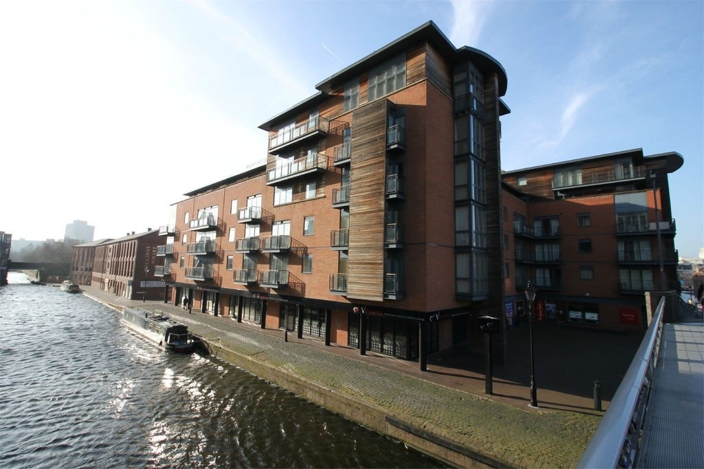 Flat Waterfront Walk in Birmingham