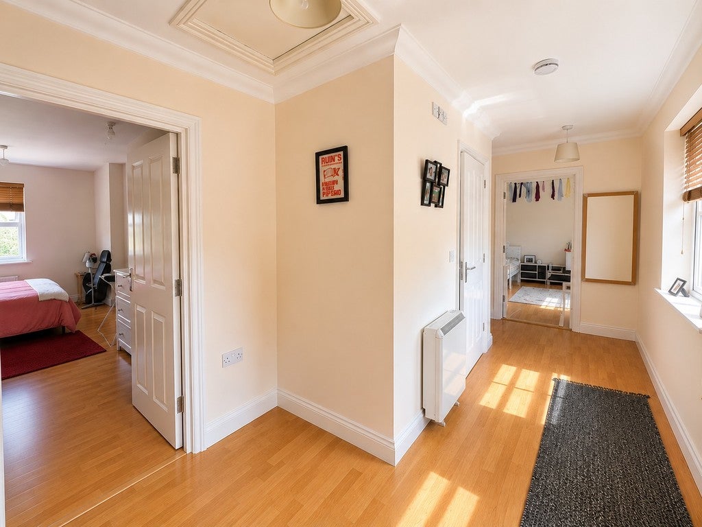 Flat Stratford Way in Huntington