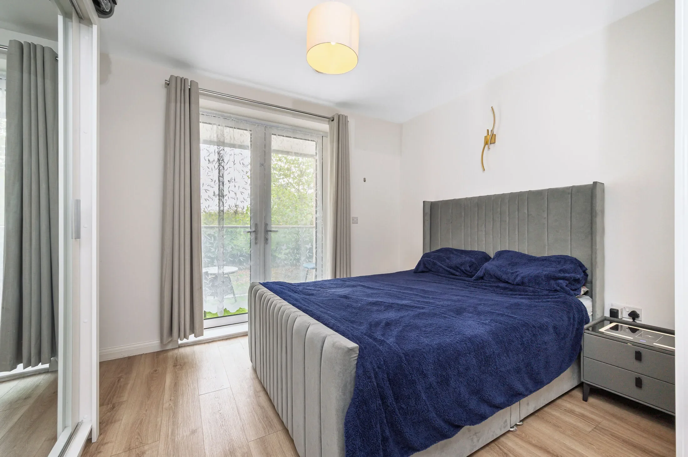 Flat Charmille Avenue in Greater London