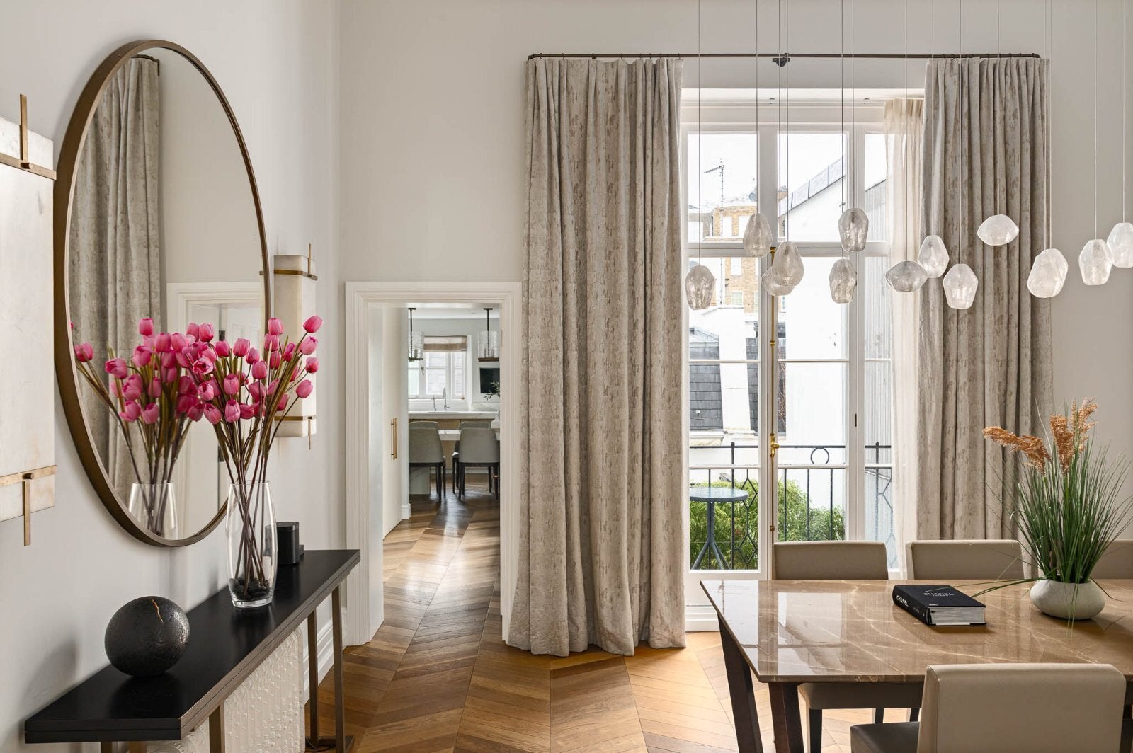 Flat Eaton Place in City of Westminster