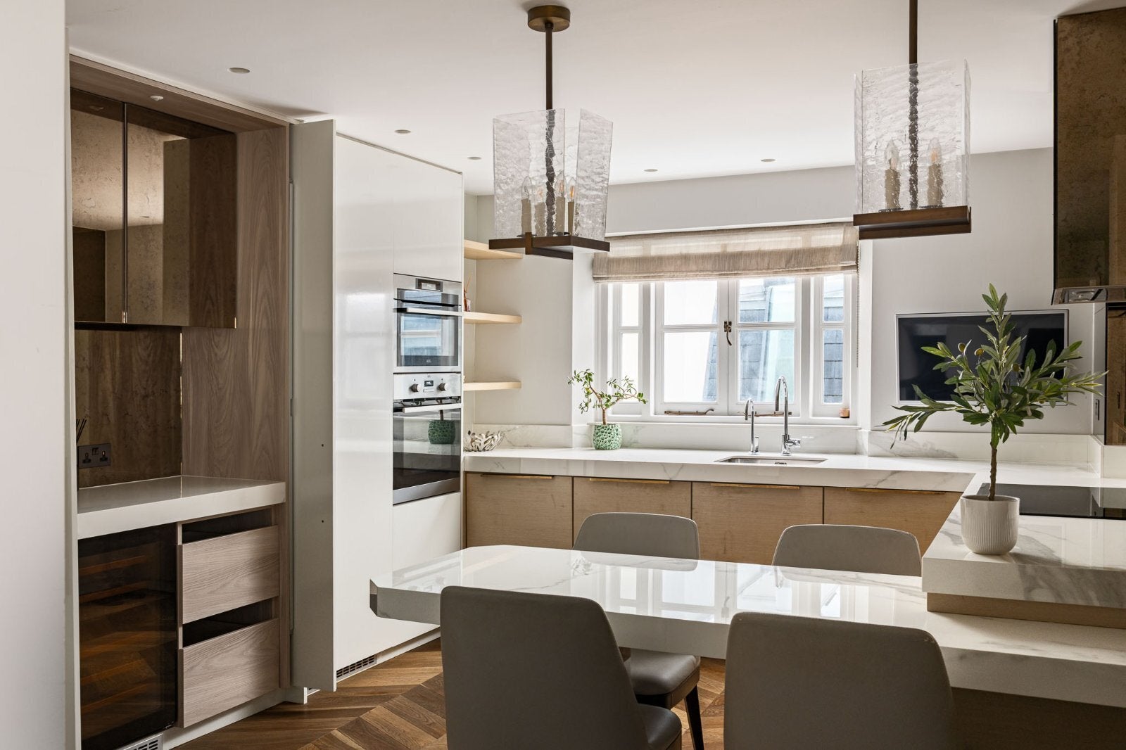 Flat Eaton Place in City of Westminster