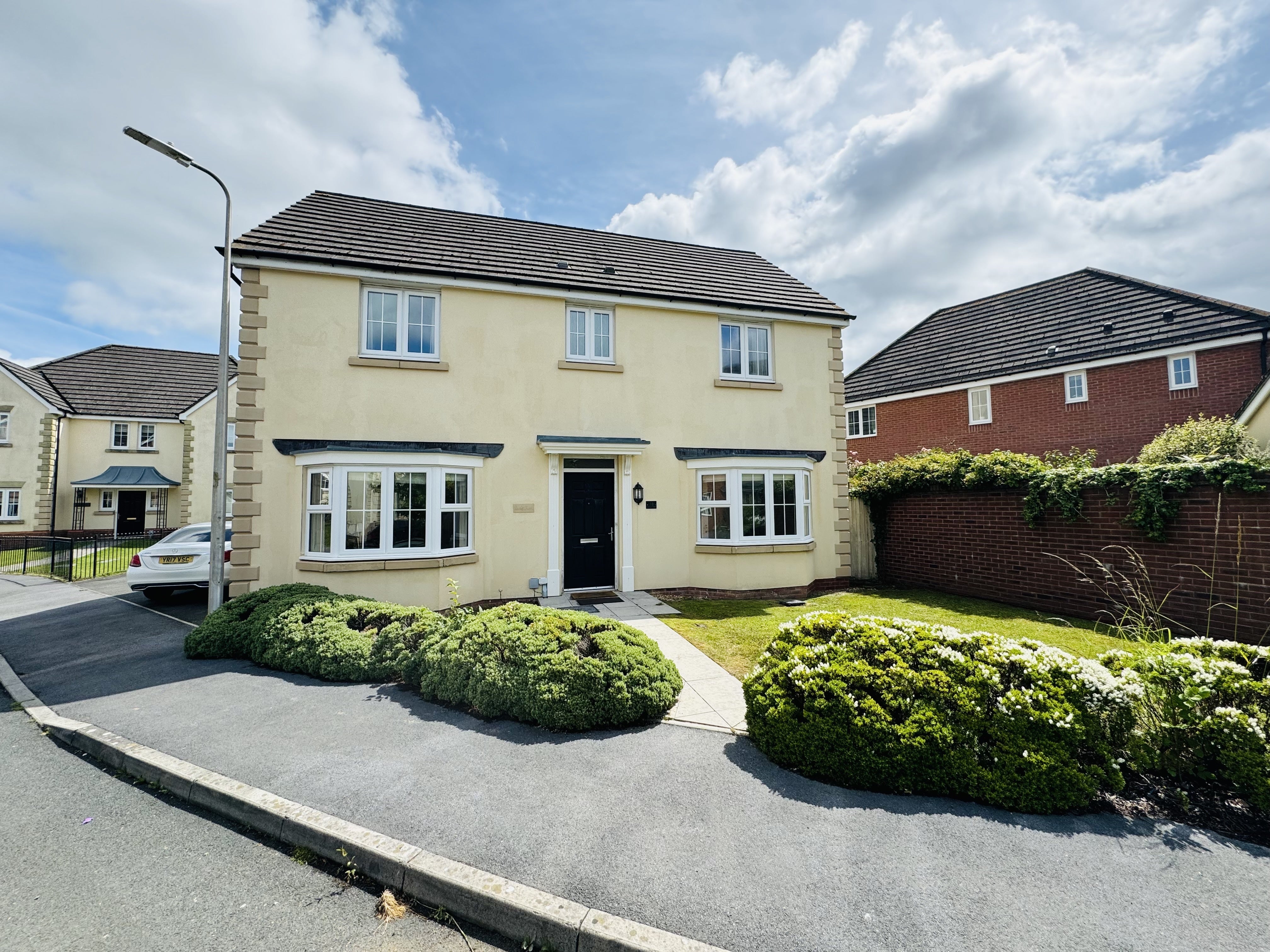 House Llwyn yr Eos in Carmarthen