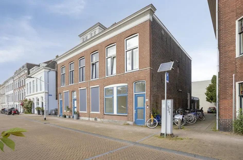 Spoorsingel 38 in Delft