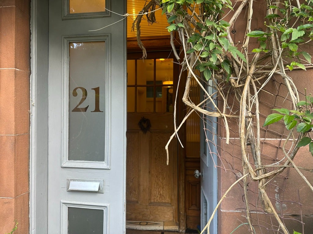 Flat Kelvinside Gardens East in Glasgow
