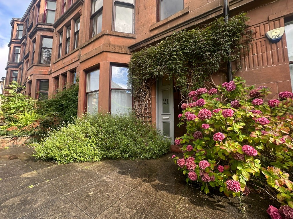 Flat Kelvinside Gardens East in Glasgow