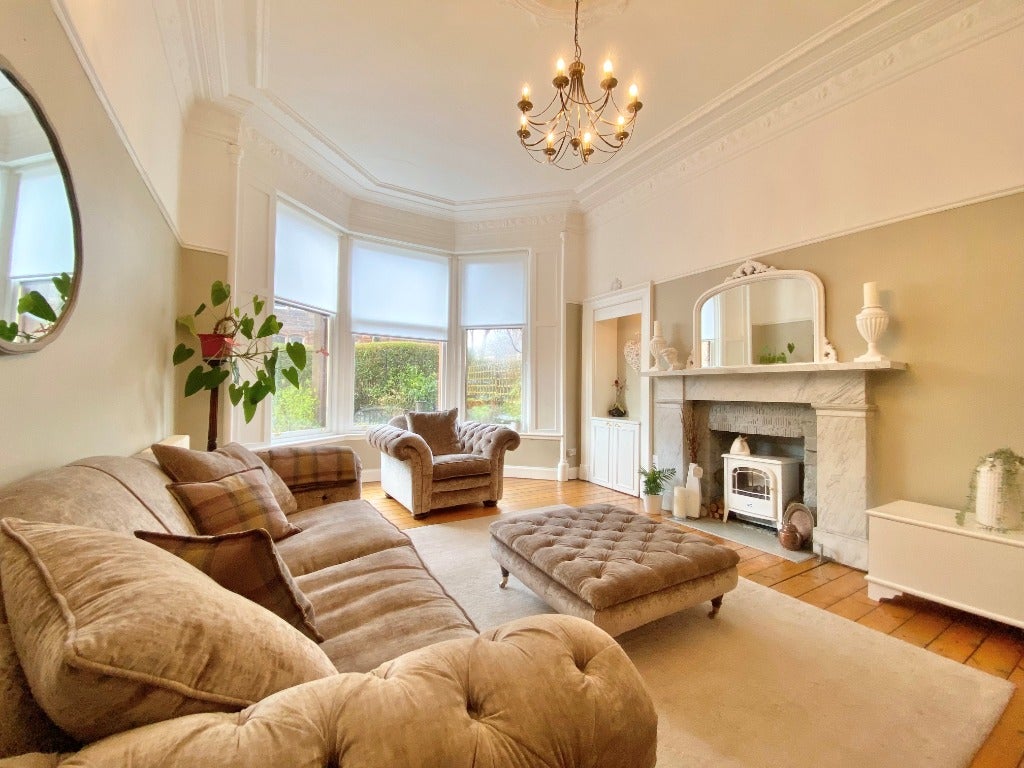 Flat Kelvinside Gardens East in Glasgow