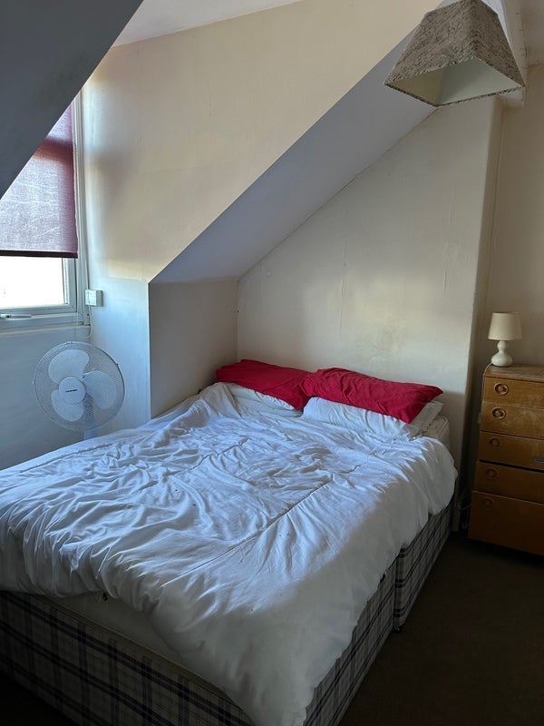 Room Wilkinson Avenue in Nottingham