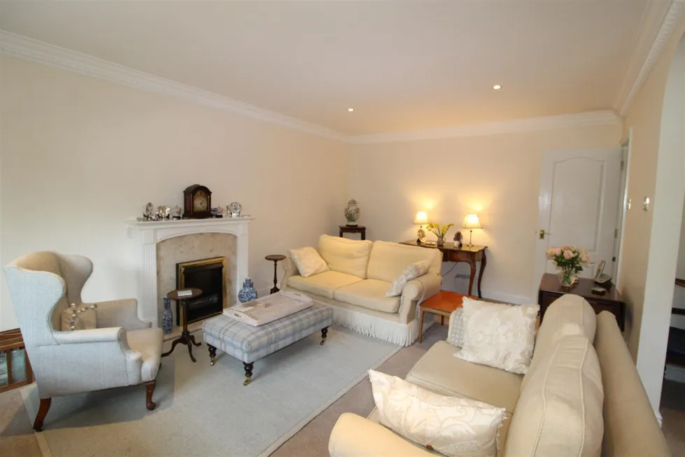 Flat Frensham Road in Waverley