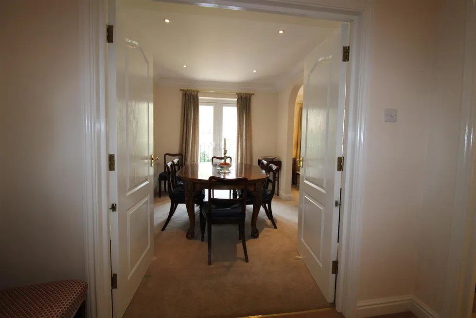 Flat Frensham Road in Waverley