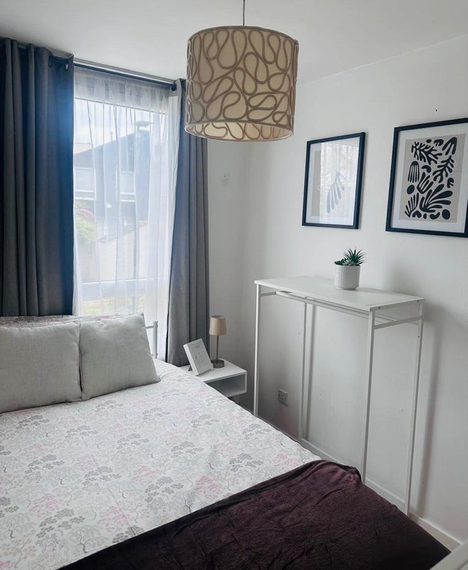 Room Vicars Oak Road in Greater London