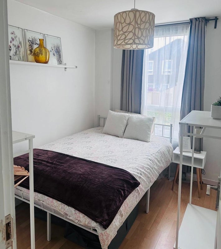 Room Vicars Oak Road in Greater London