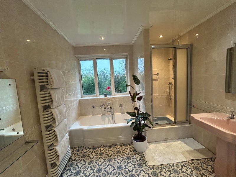Room Newnham Rise in Shirley