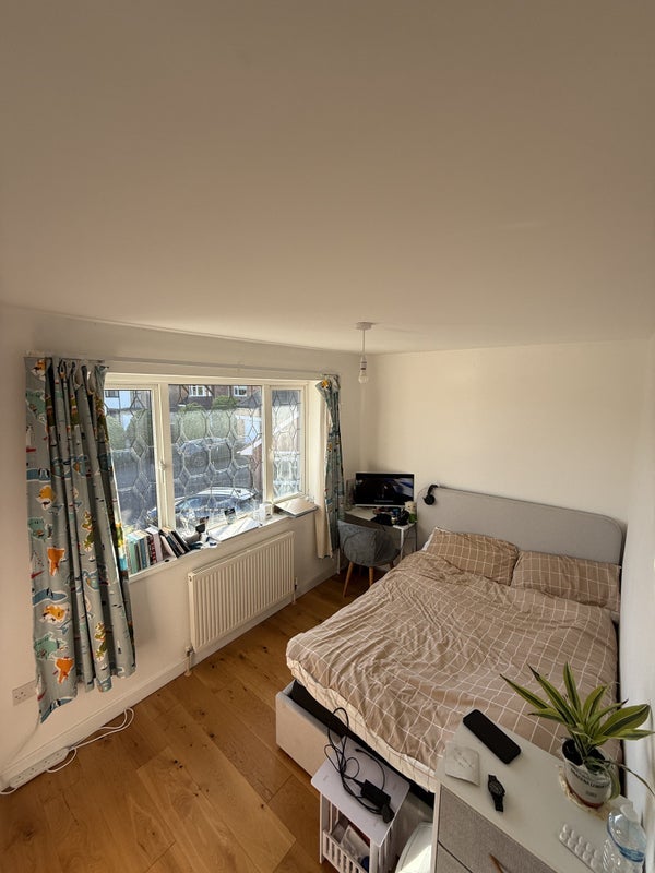 Room Newnham Rise in Shirley