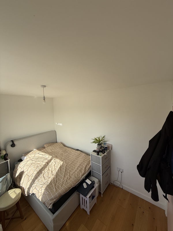 Room Newnham Rise in Shirley