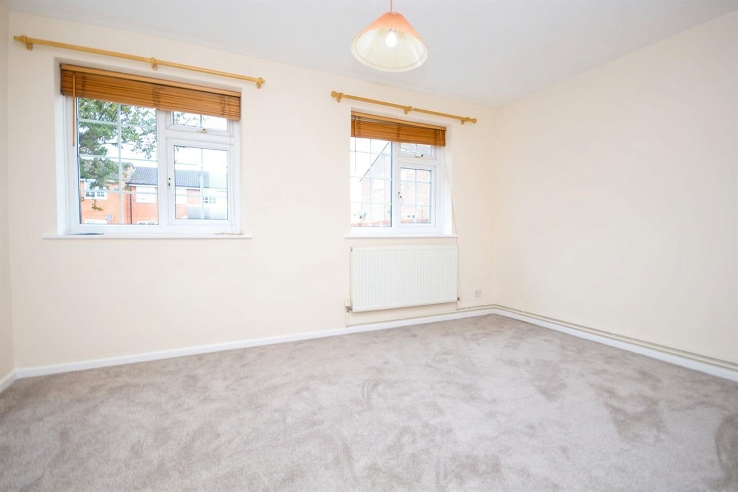 Flat Hazelhurst Crescent in Horsham