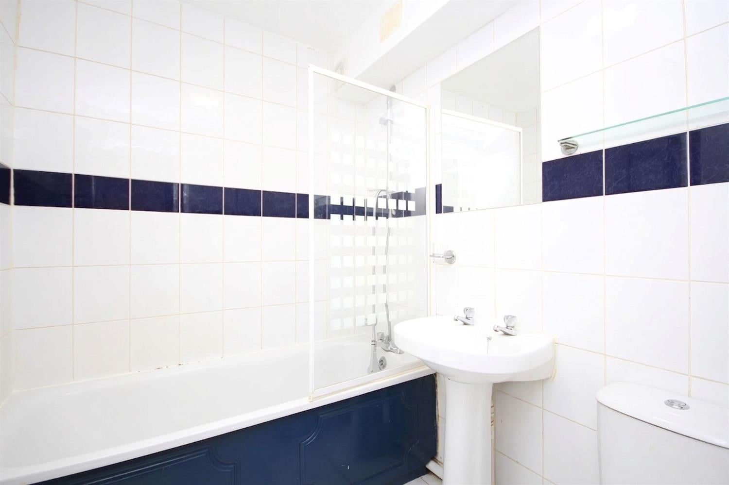Flat Hazelhurst Crescent in Horsham